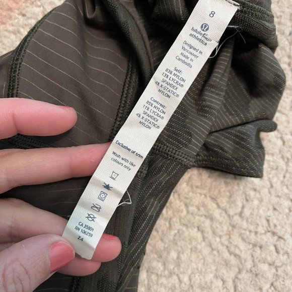 $68 Lululemon RUN FOR DAYS Shorts Deep Green Camo in Size 8 - Picture 10 of 10